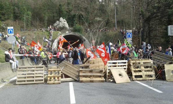 230318_Blocage-VRU-Chambéry